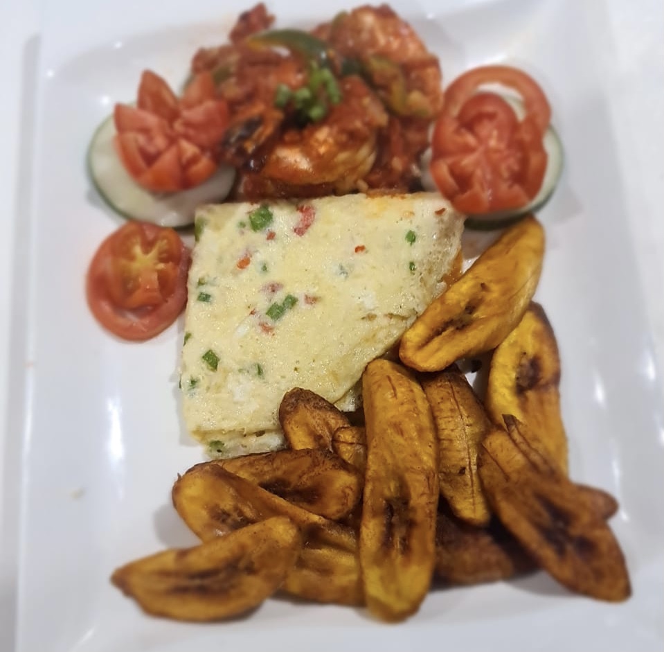 Obstacle-fried Plantain Served with Prawns/Omelette